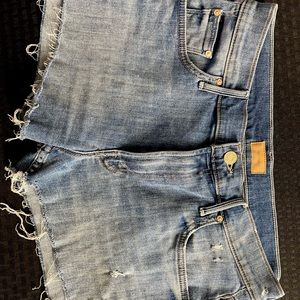 Mother teaser step fray shorts